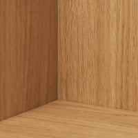 Light oak wood texture with natural grain patterns, showcasing warm brown tones and subtle variations in hue.