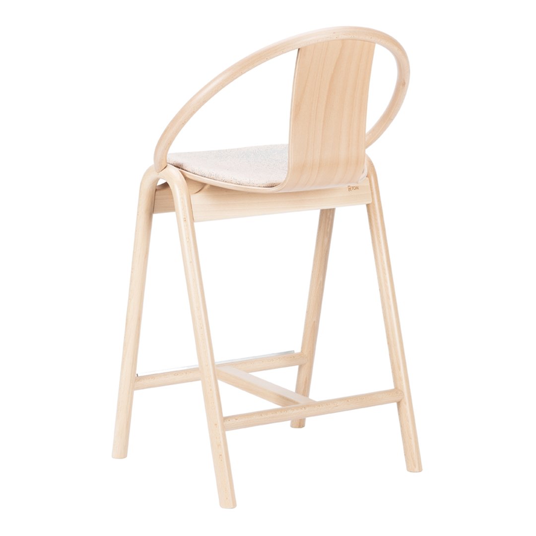 Natural wood high chair with light beige seat and curved backrest design. Simple, minimalist style ideal for modern decor.