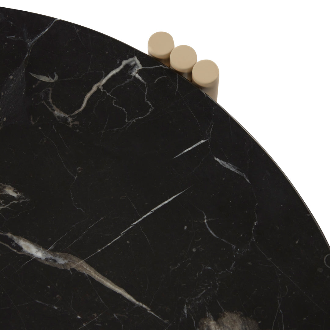 Black marble surface with white veining, featuring three light beige wooden accents. Elegant and modern design.