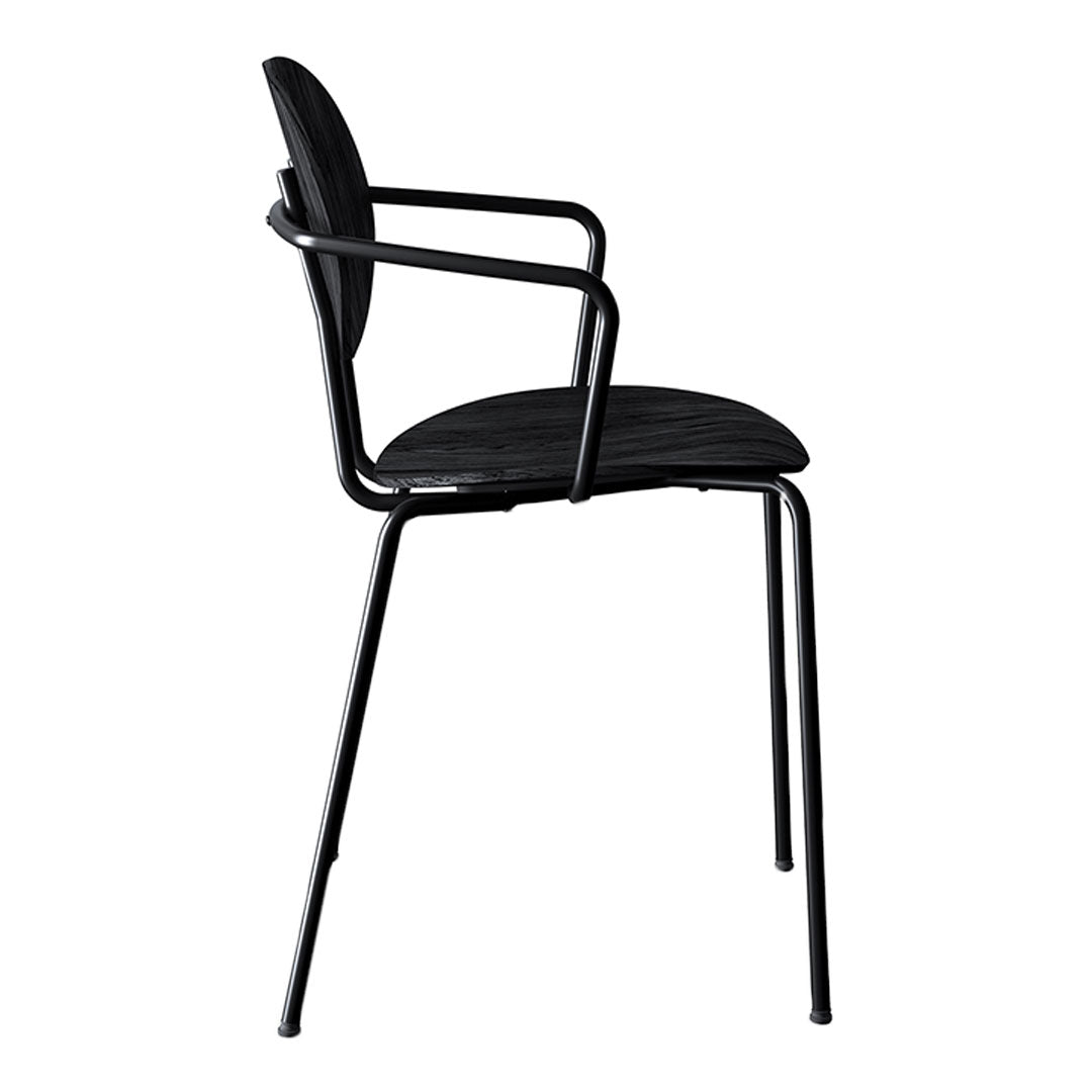 Black metal chair with minimalist design and smooth, curved lines. Ideal for modern decor.