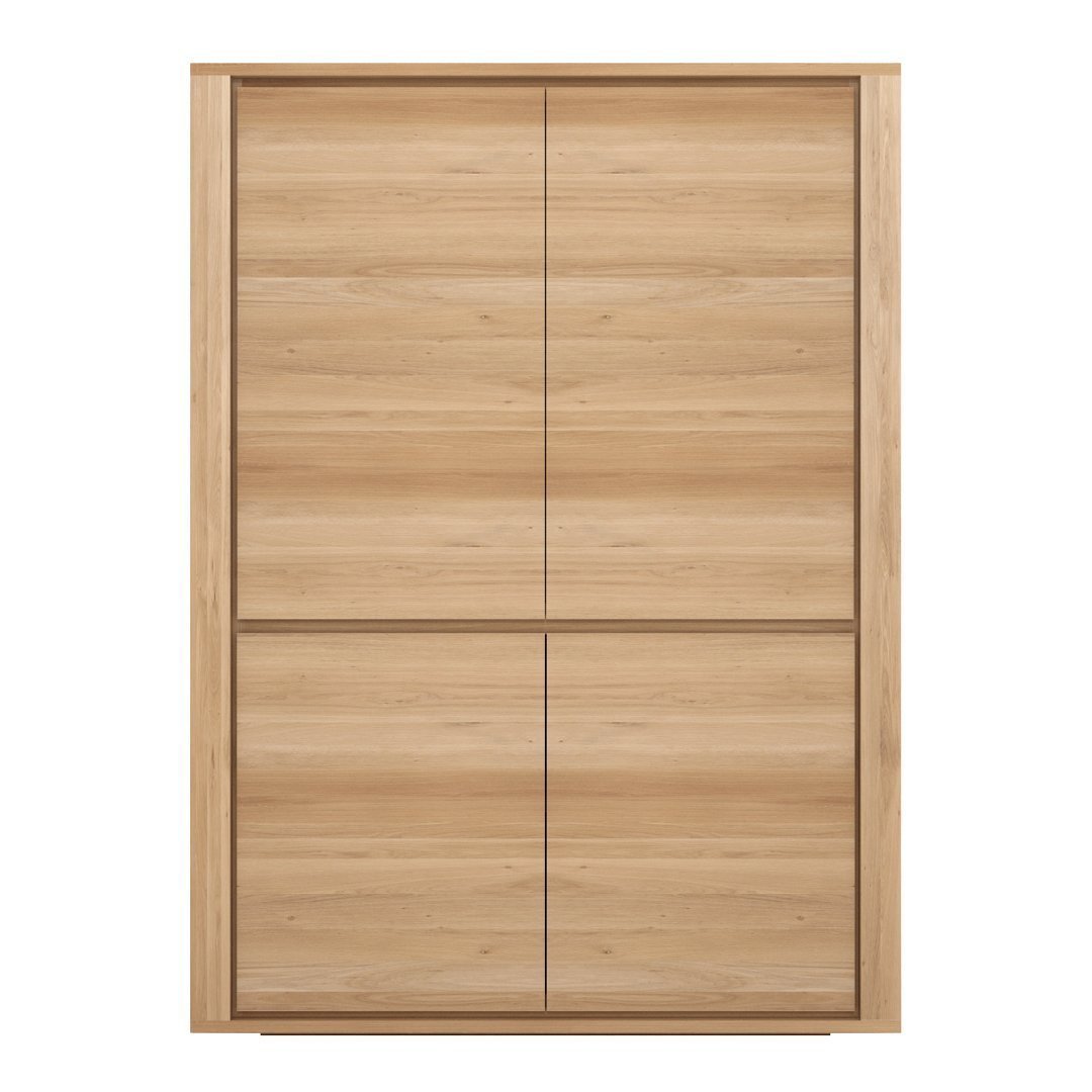 Light wood grain wardrobe with smooth horizontal paneling in a natural finish. Modern and minimalist design.