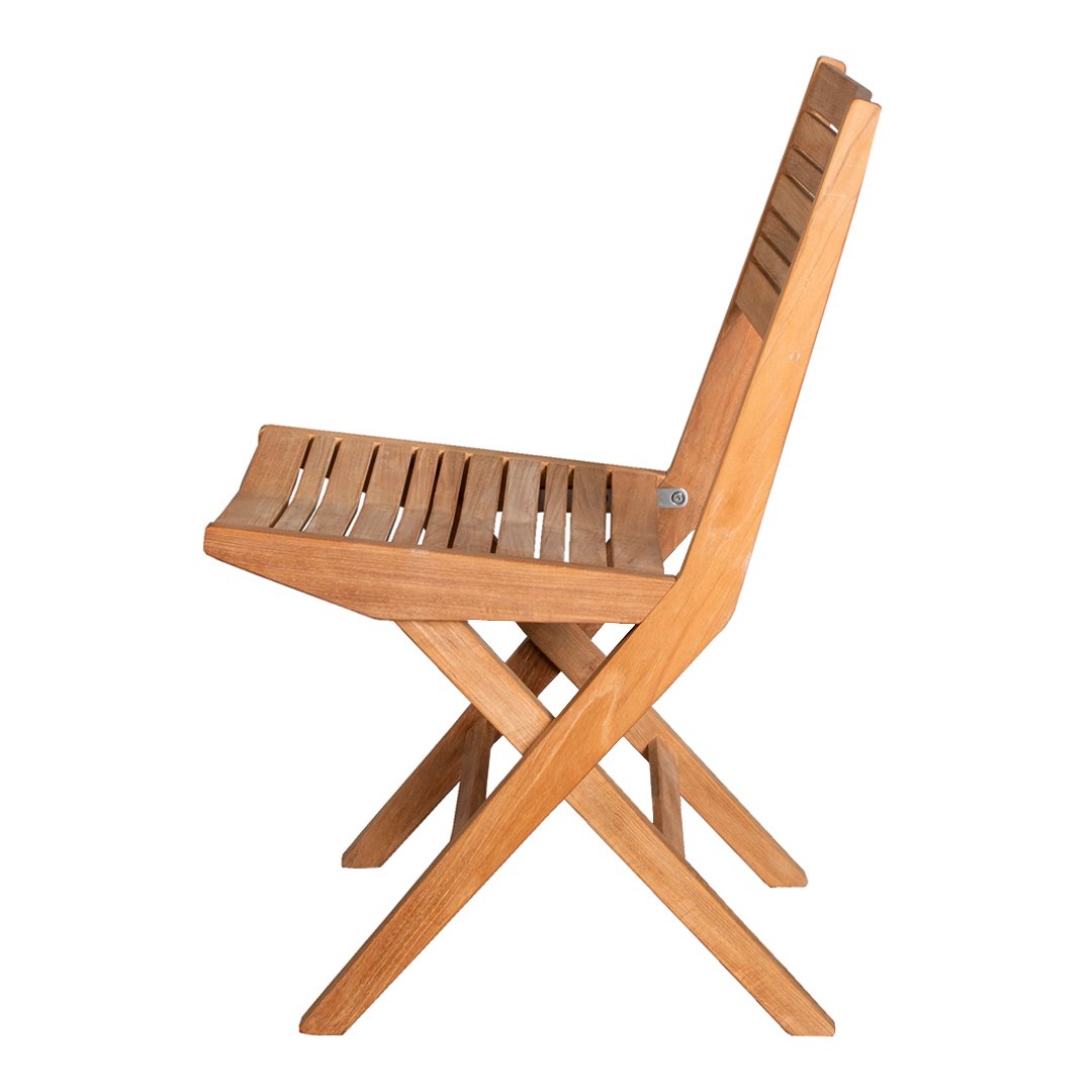 Light brown wooden folding chair with a slatted seat and backrest design, showcasing natural grain patterns.