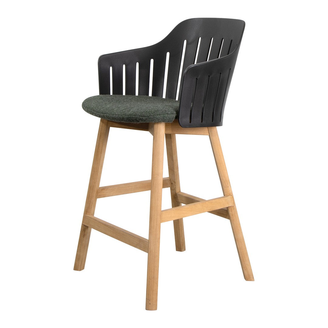Black and green bar chair with a wooden base, featuring a slatted back design for a modern look.