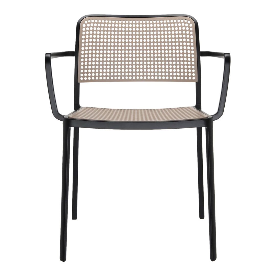 Black metal chair with a woven rattan-patterned backrest and seat in beige tones. Ideal for modern decor.