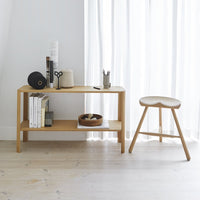 Light wooden console table with a simple design, featuring natural tones and soft textures. Ideal minimalist decor.