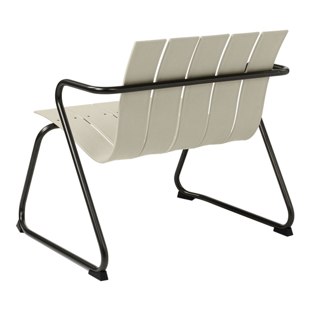 Neutral beige slatted seat with a sleek black metal frame, showcasing a modern and minimalist design.