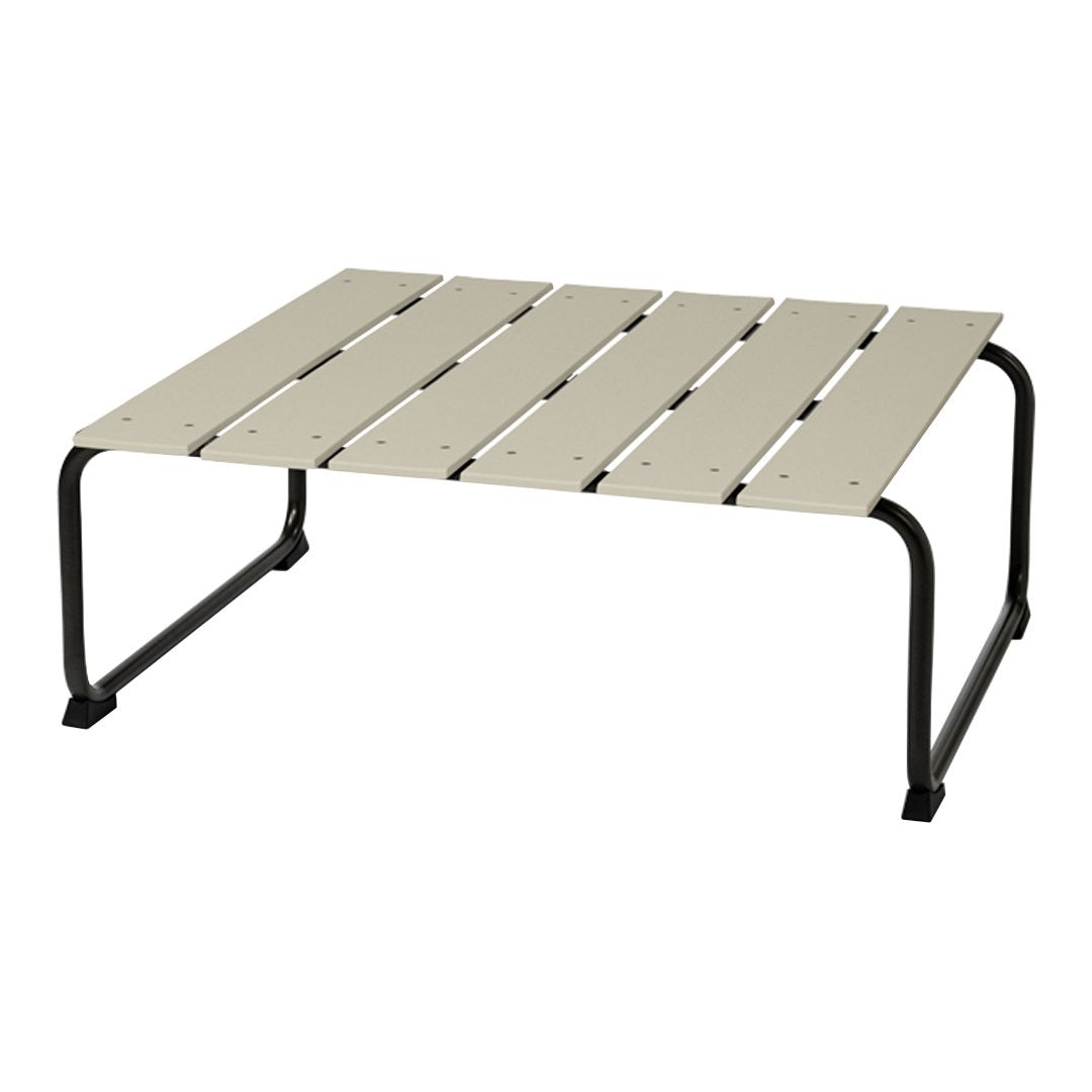 Light beige slatted surface on a black metal frame, creating a modern, minimalistic design. Ideal for outdoor use.