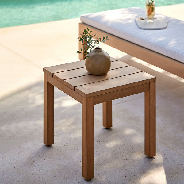 Kahn Outdoor Auxiliar Table