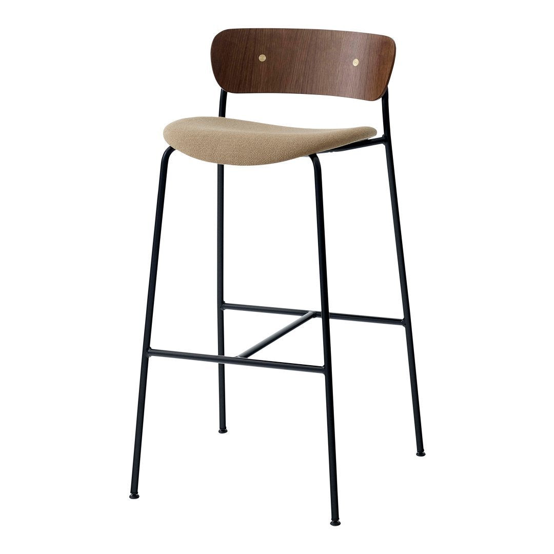 Minimalist bar stool featuring a warm wood backrest and a beige seat, complemented by a sleek black metal frame.