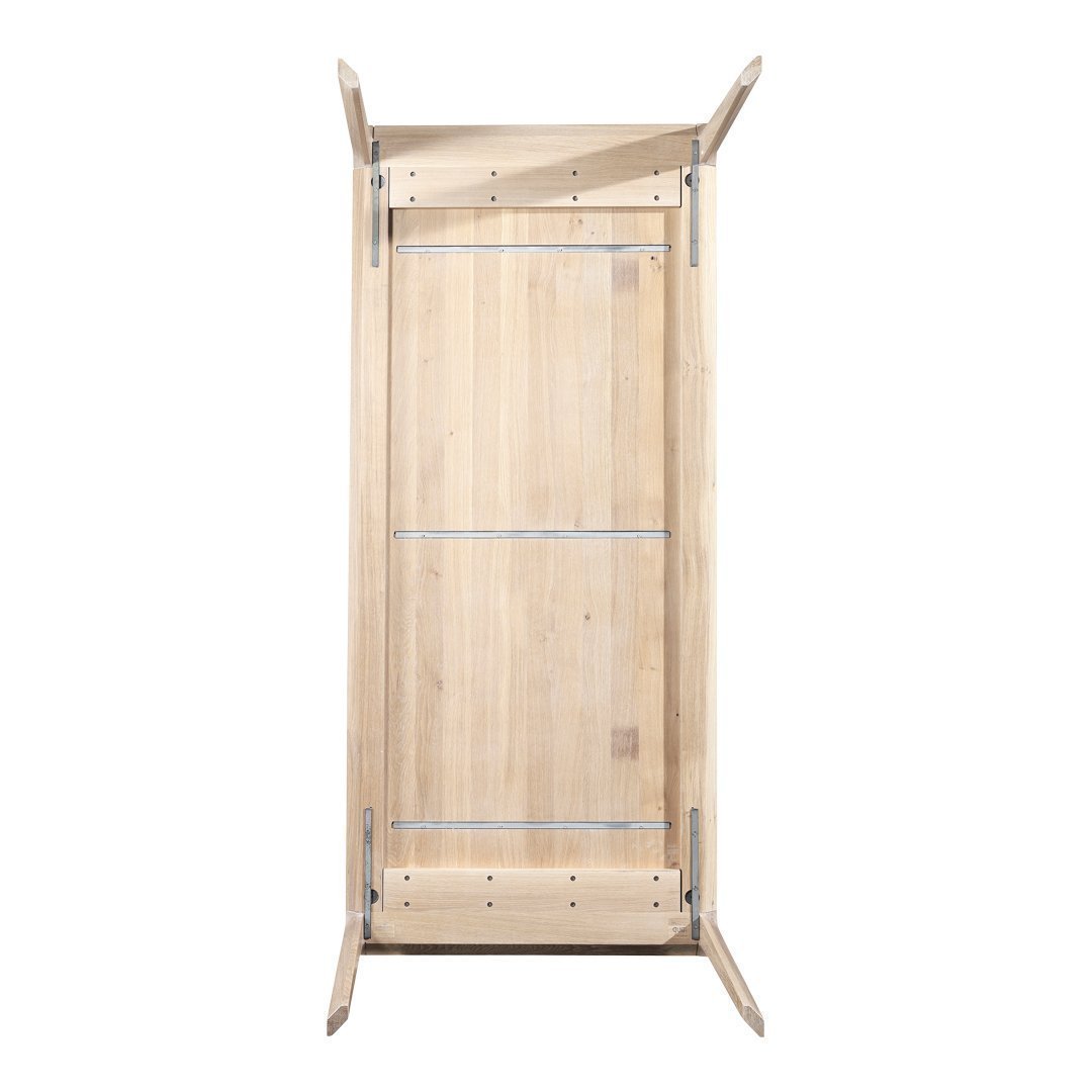 Natural wood finish with light beige tones and simple, clean lines. Ideal for a minimalist aesthetic.