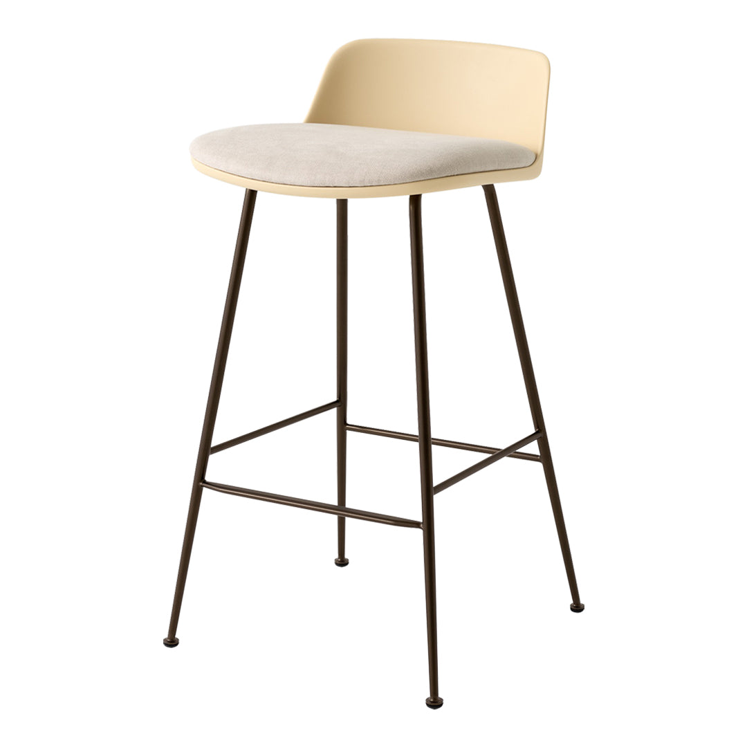 Cream seat and backrest on a light gray cushion, with a sleek black metal frame for a modern look.