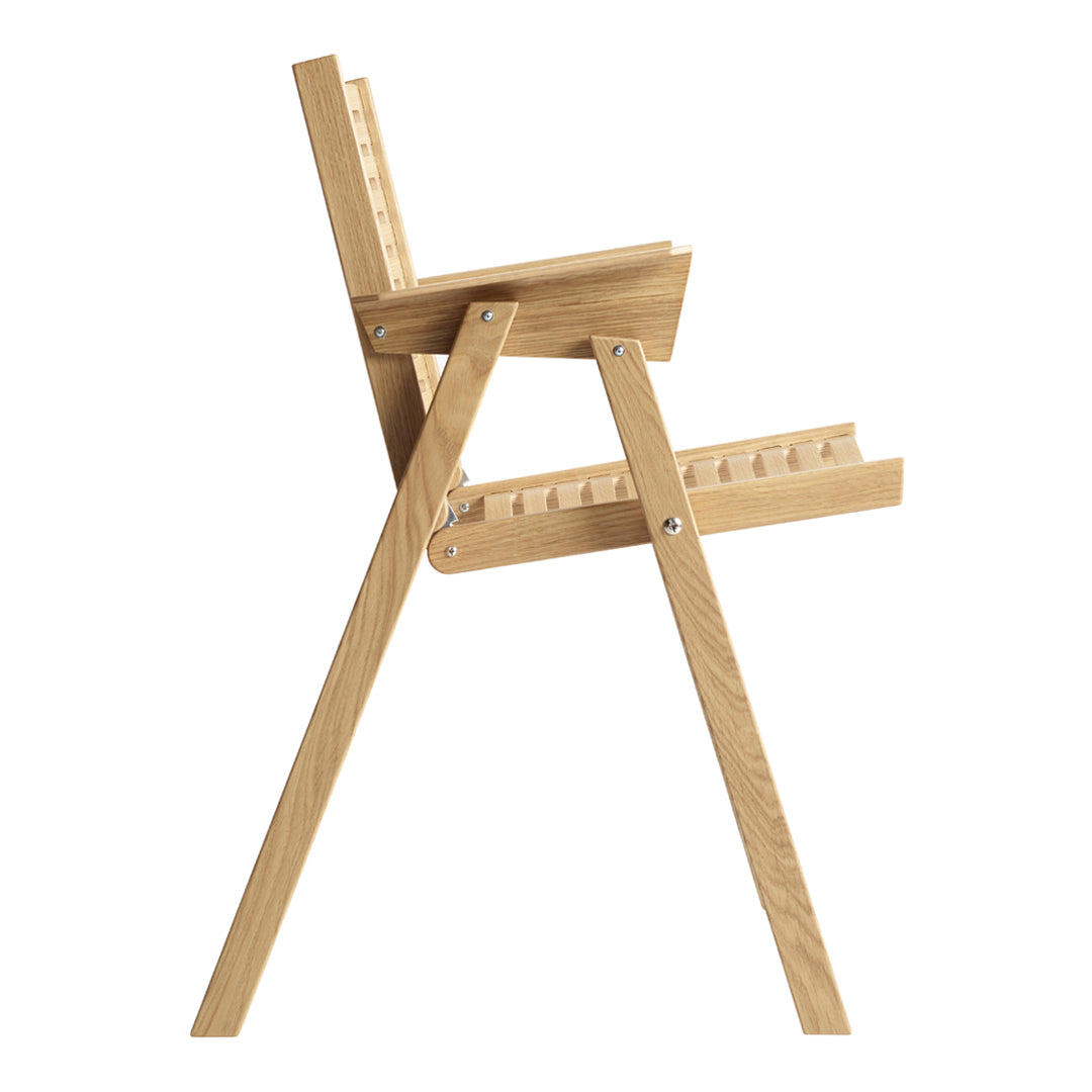 Natural wood high chair with a minimalist design, showcasing light oak tones and clean lines.
