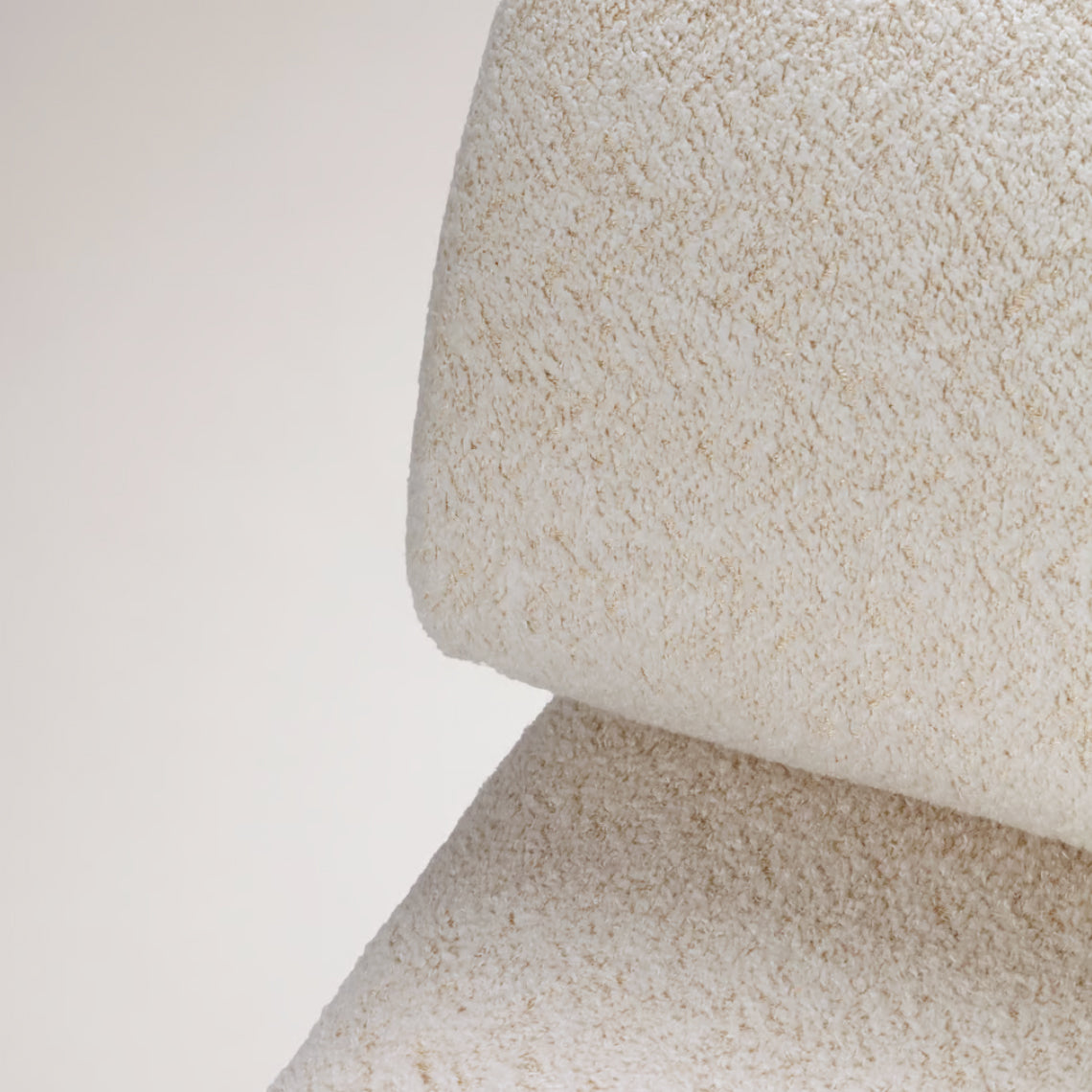 Soft beige towel with a textured pattern, featuring a plush feel and subtle golden undertones. Perfect for luxury bathrooms.