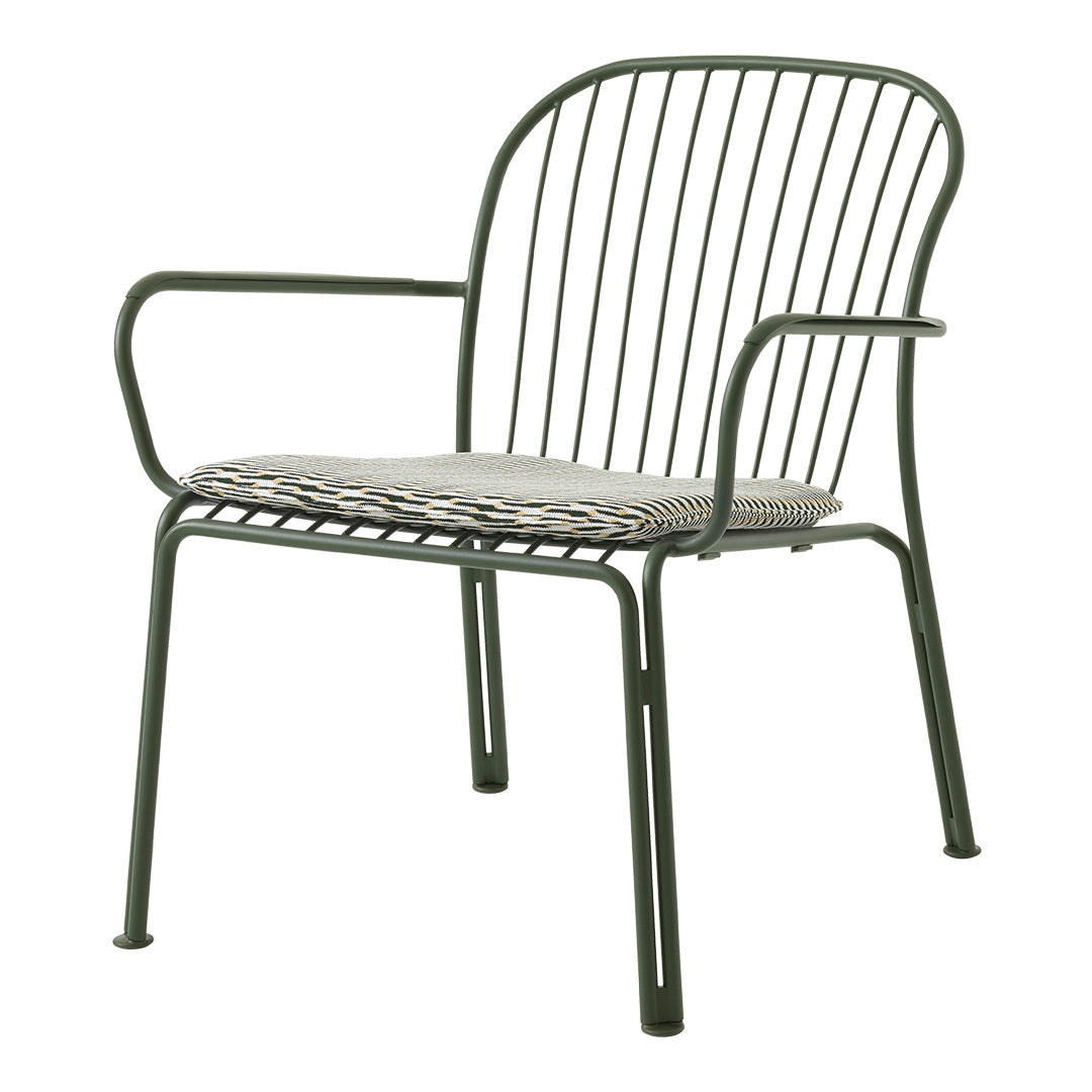 Green metal chair with a striped cushion featuring black, white, and tan colors. Modern design, perfect for outdoor use.