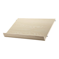 Light maple wood finish with subtle grain patterns for a modern shelving solution. Ideal for stylish home decor.