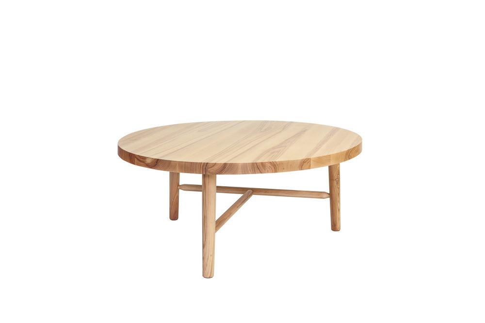 Round wooden coffee table in a natural oak finish, featuring a smooth surface and minimalist design.