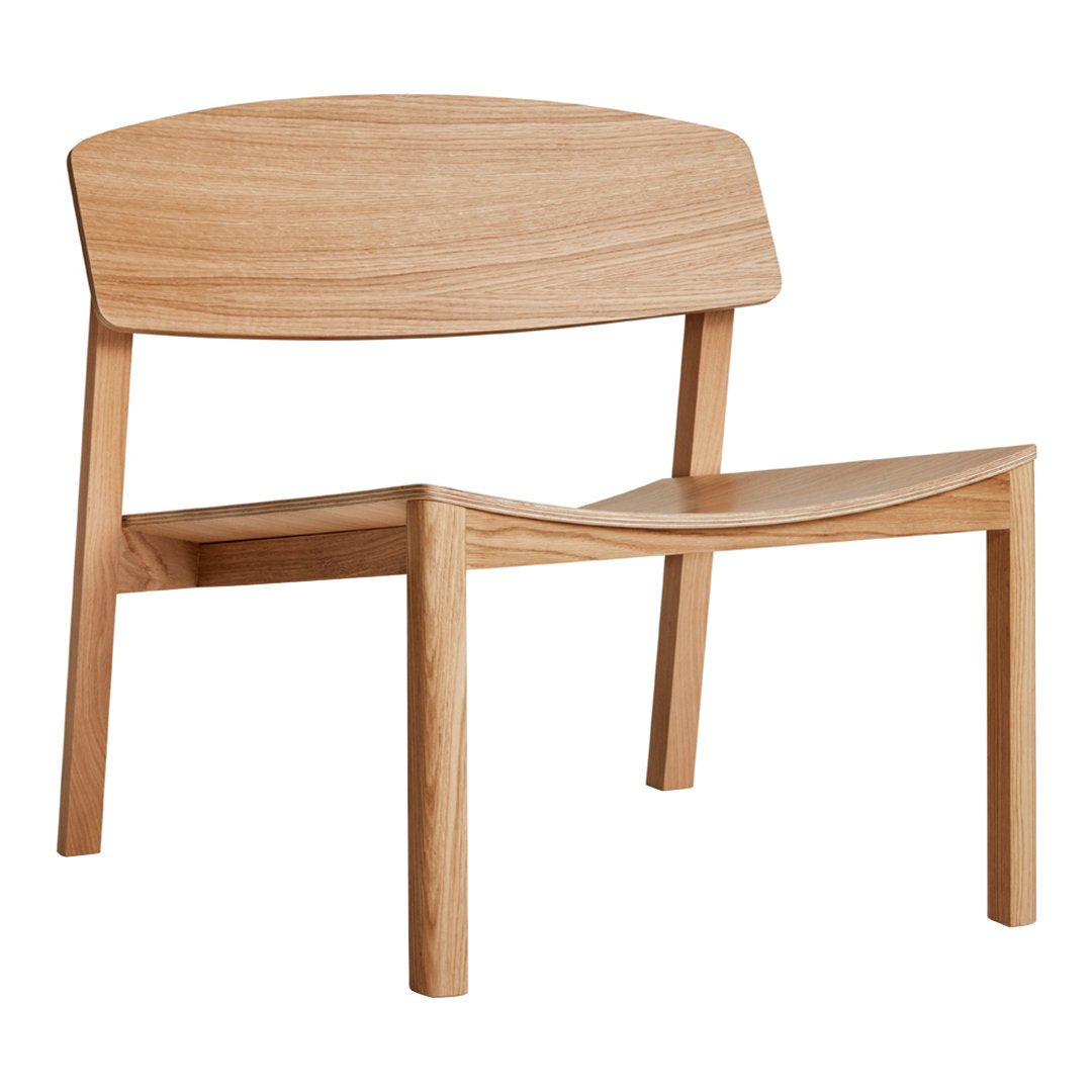 Natural oak wood chair featuring smooth, warm tones and a minimalist design. Ideal for contemporary spaces.