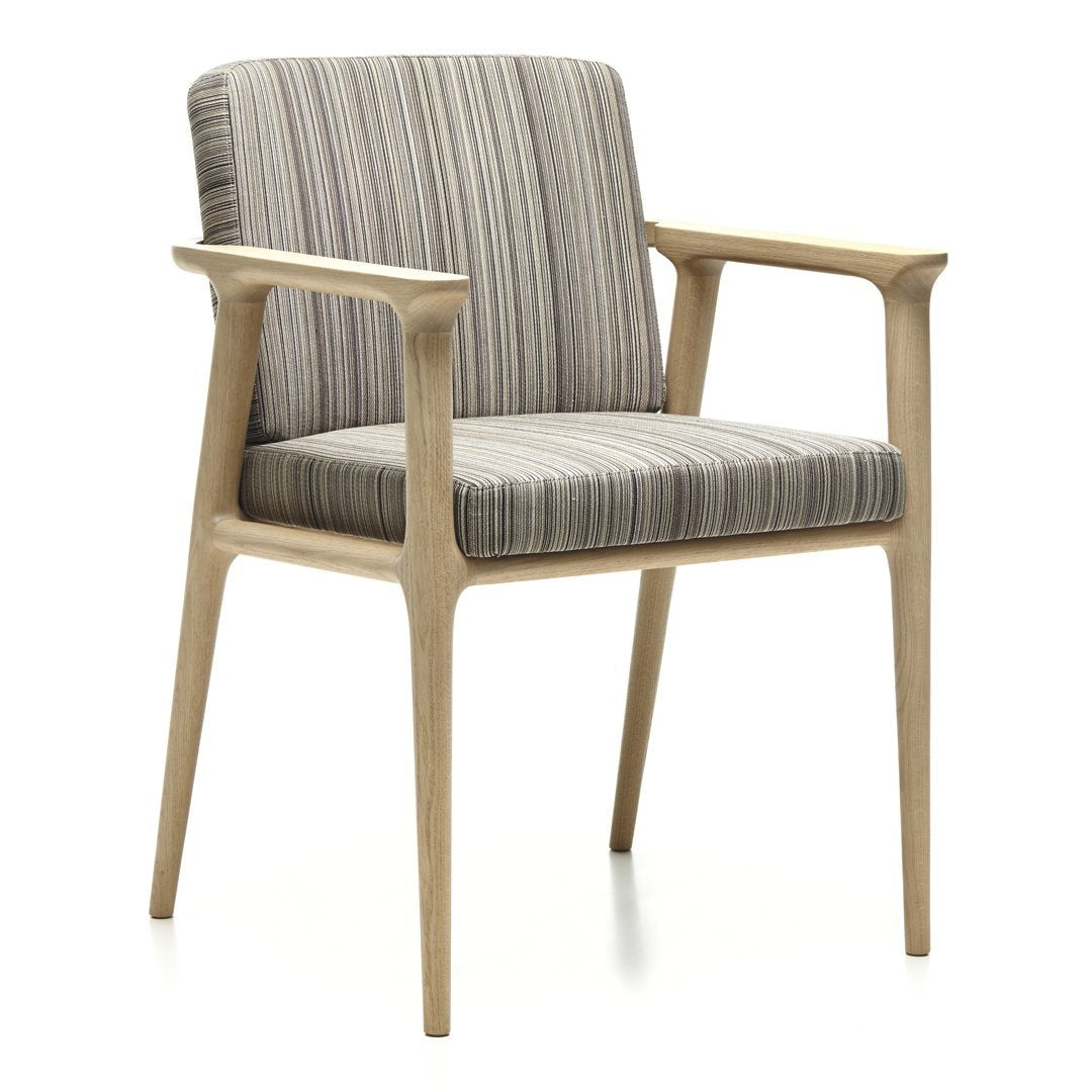 Stylish armchair featuring a striped fabric in gray and beige with a natural wood frame. Perfect for modern decor.